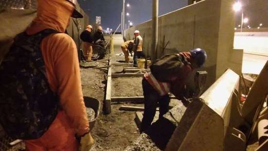 Trabajos nocturnos en la avenida Néstor Gambeta, Callao